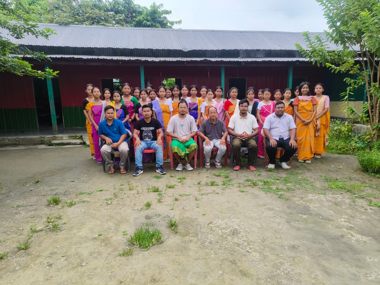 Teachers and students of BMS